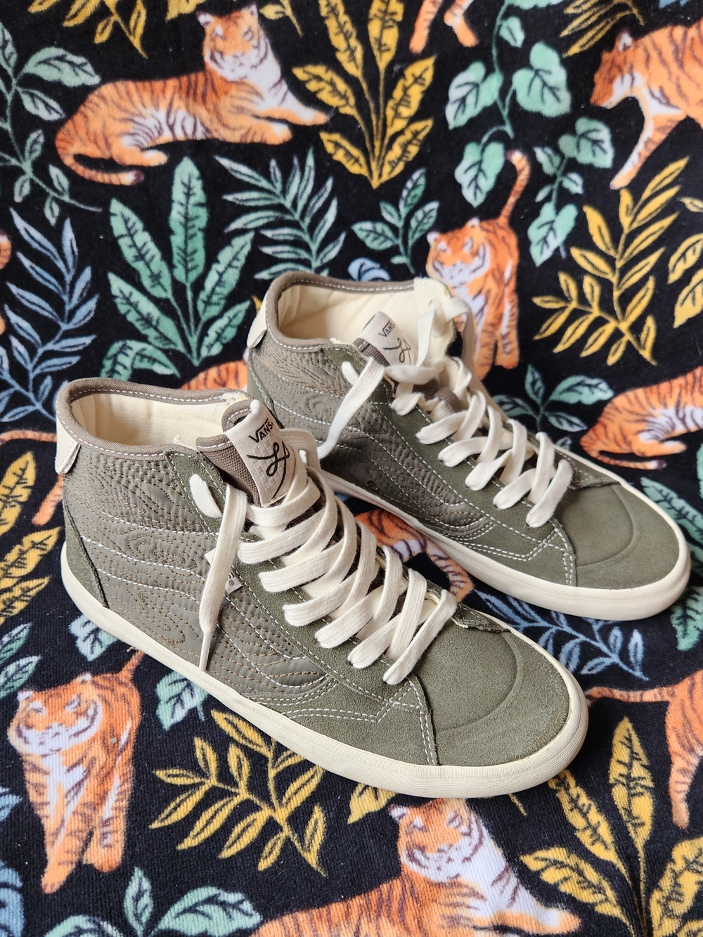 Vans Lizzie High Top Olive Green Eco Cush Mens size 7.5, Womens 9